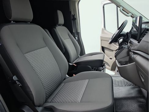 New 2026 Ford Transit 250 148 Medium Roof w/ Load Area Protection Package RWD image 18