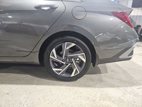 New 2026 Hyundai Elantra Limited FWD image 32