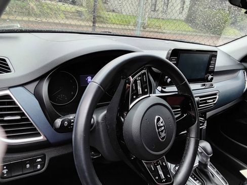 Used 2021 Kia Seltos S image 6