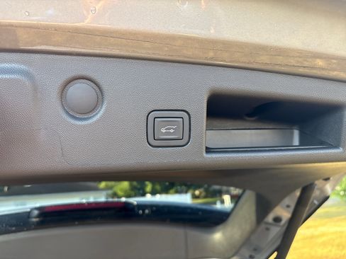 Used 2023 Chevrolet Equinox RS w/ RS Leather Package image 22