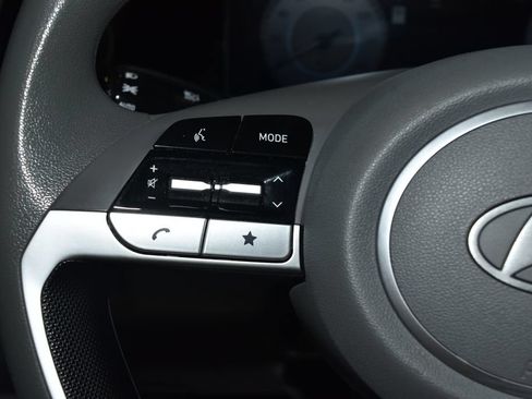 Used 2024 Hyundai Elantra SEL FWD image 9