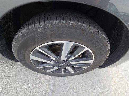 Used 2025 Nissan Versa SV image 10