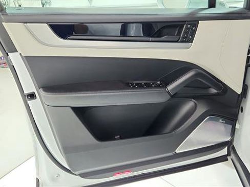 Used 2024 Porsche Cayenne S image 21