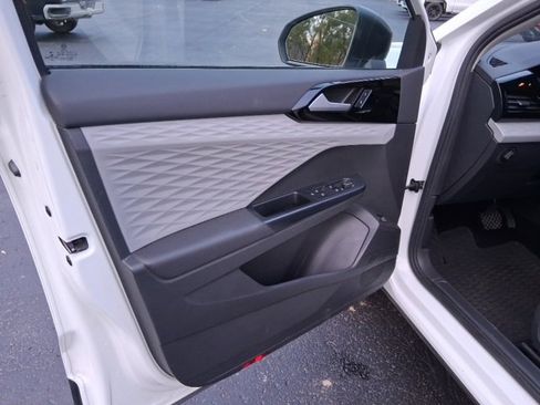 Used 2022 Volkswagen Taos S image 9