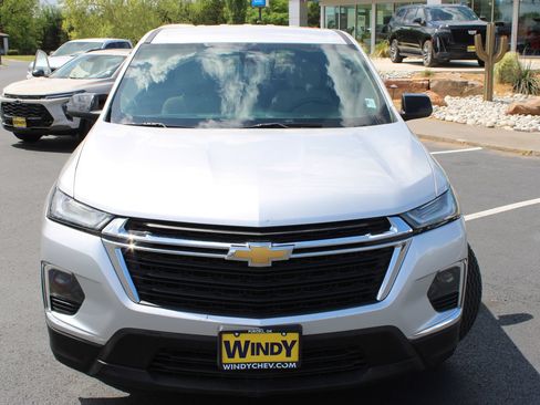 Used 2022 Chevrolet Traverse LS FWD image 3