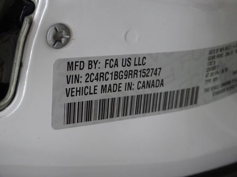 Used 2024 Chrysler Pacifica Touring-L image 17