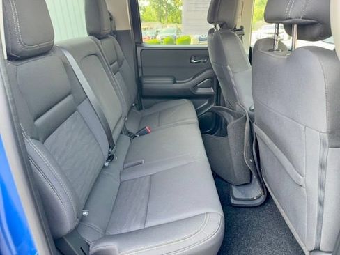 Used 2024 Nissan Frontier SV AWD/4WD image 10
