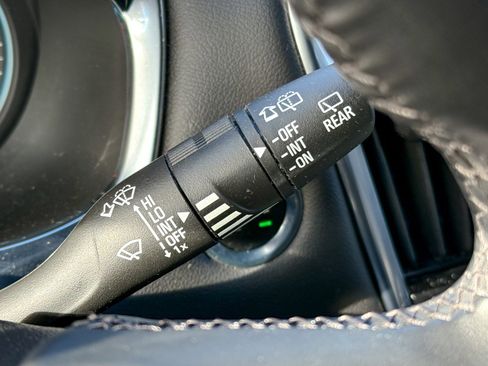 Used 2023 Chevrolet Traverse LT image 27