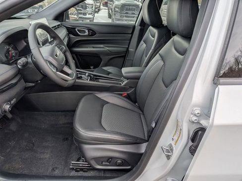 New 2026 Jeep Compass Latitude image 9