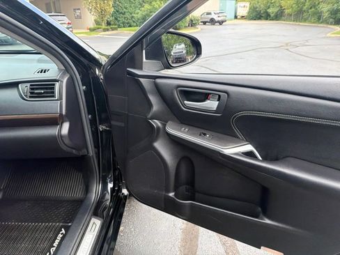 Used 2016 Toyota Camry XLE w/ Moonroof Package FWD image 38