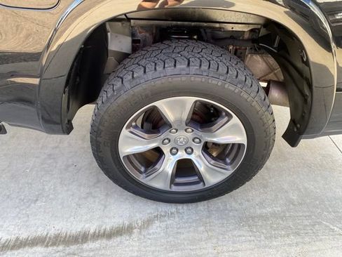 Used 2019 RAM 1500 Laramie AWD/4WD image 13