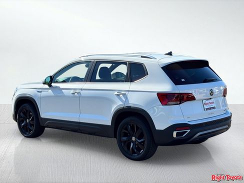 Used 2022 Volkswagen Taos SE image 3