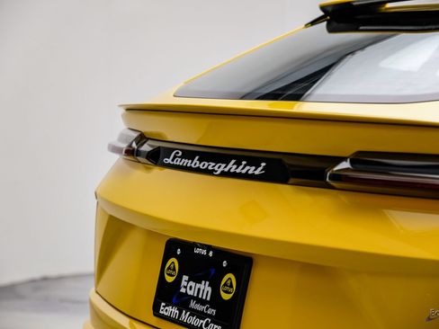Used 2021 Lamborghini Urus AWD/4WD image 15