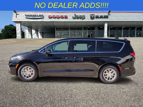 New 2026 Chrysler Pacifica Select image 3