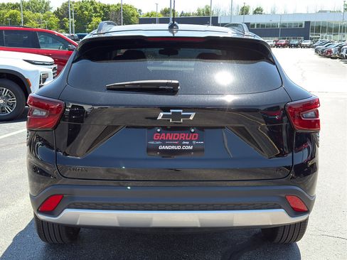 Used 2025 Chevrolet Trax LT w/ LT Convenience Package FWD image 7
