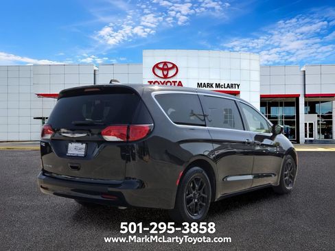 Used 2022 Chrysler Voyager LX FWD image 5