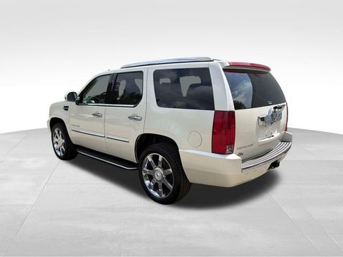 Used 2007 Cadillac Escalade AWD w/ Information Package image 5