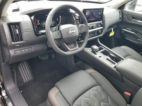 New 2026 Nissan Pathfinder Platinum image 13