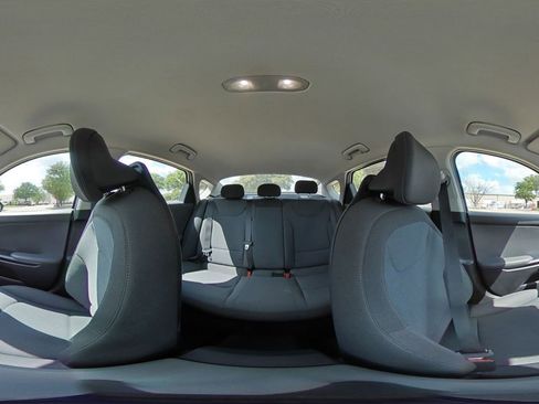 Used 2025 Kia K4 LXS image 45