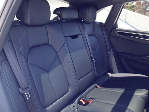 Certified 2025 Porsche Macan AWD/4WD image 23