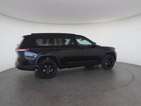 Used 2023 Jeep Grand Cherokee L Limited w/ Black Appearance Package image 21