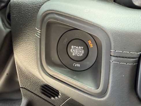 Used 2025 Jeep Wrangler Unlimited Rubicon image 15