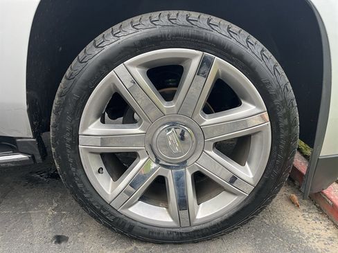 Used 2020 Cadillac Escalade ESV Luxury image 14