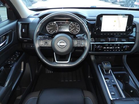 Used 2023 Nissan Pathfinder SL w/ Black Appearance Package image 22