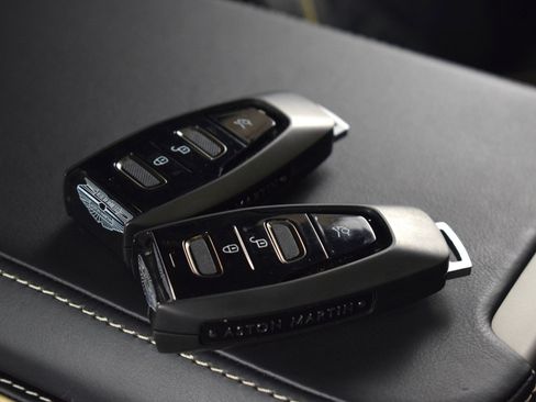 Used 2025 Aston Martin Vanquish image 43