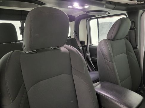 Used 2020 Jeep Gladiator Sport image 37
