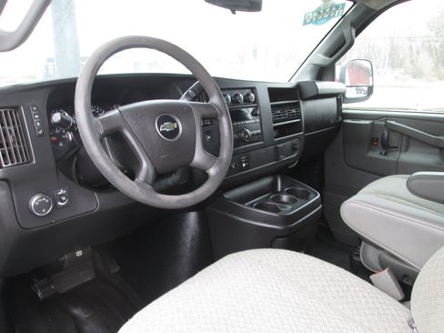Used 2017 Chevrolet Express 2500 image 8