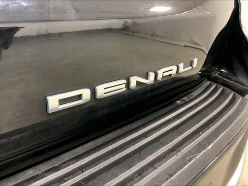 Used 2023 GMC Yukon XL Denali w/ Advanced Technology Package image 9