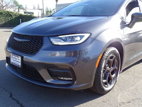 Used 2022 Chrysler Pacifica Touring-L w/ S Appearance Package image 6