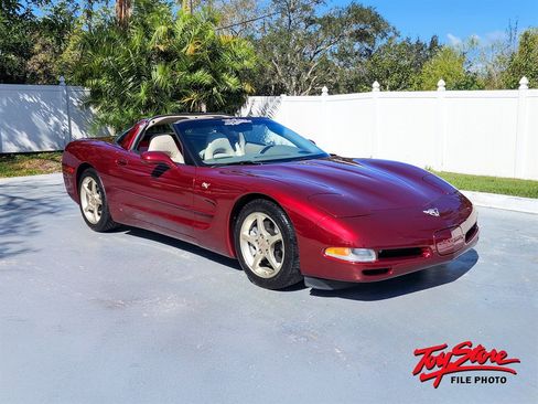 Used 2003 Chevrolet Corvette Coupe w/ Preferred Equipment Group RWD image 2