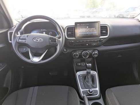 Used 2025 Hyundai Venue SEL FWD image 23