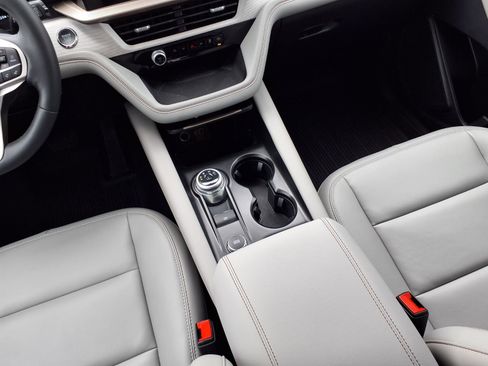 Used 2025 Ford Explorer Active w/ Active Comfort Package image 12