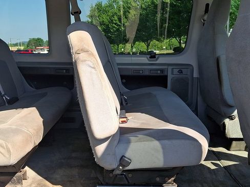Used 2012 Ford E-350 and Econoline 350 XLT RWD image 11