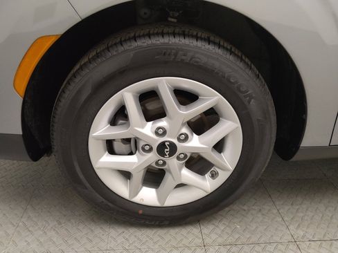 Used 2025 Kia Soul LX w/ LX Technology Package FWD image 31