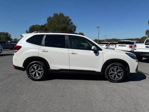 Used 2021 Subaru Forester Premium image 7