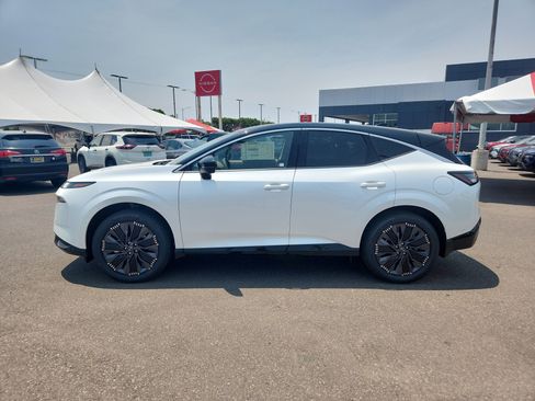 New 2025 Nissan Murano Platinum image 2