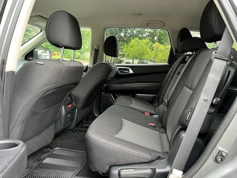 Used 2020 Nissan Pathfinder S AWD/4WD image 15