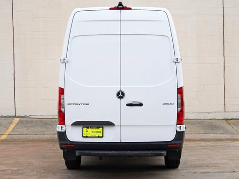 Used 2023 Mercedes-Benz Sprinter 2500 image 10