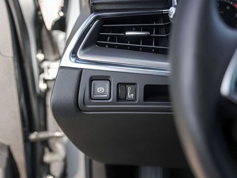 Used 2025 Cadillac XT5 Luxury w/ LPO, Floor Liner Package FWD image 15