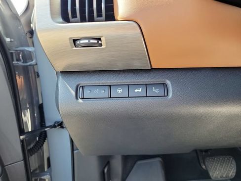 Used 2024 Nissan Pathfinder Platinum AWD/4WD image 24