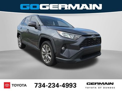 Used 2020 Toyota RAV4 XLE Premium FWD image 4