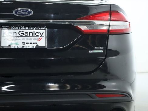 Used 2017 Ford Fusion SE w/ Fusion SE Technology Package image 42