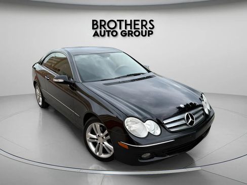 Used 2009 Mercedes-Benz CLK 350 Coupe image 1
