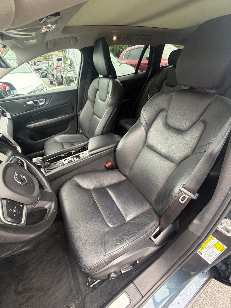 Used 2019 Volvo V60 T6 Momentum AWD/4WD image 12