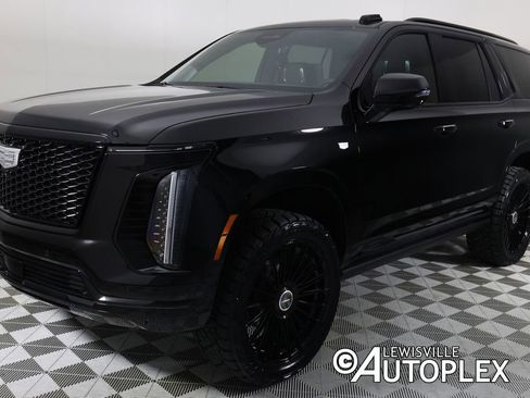 Used 2026 Cadillac Escalade Platinum Sport w/ LPO, ONYX Package AWD/4WD image 9