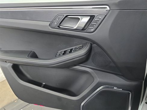 Used 2025 Porsche Macan GTS image 22